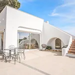 Amazing Home In Marbella With Kitchenette